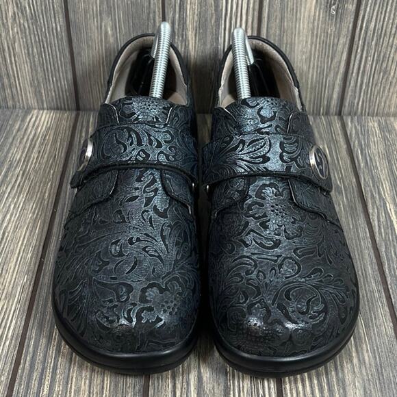 ALEGRIA Joleen Navy Swish Clog Shoe Slip On Tooled Floral Embossed Sz 40 Leather - Picture 3 of 9